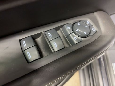 Used 2025 GMC Yukon Elevation image 11