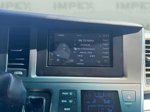 Used 2015 Toyota Sienna LE FWD image 9