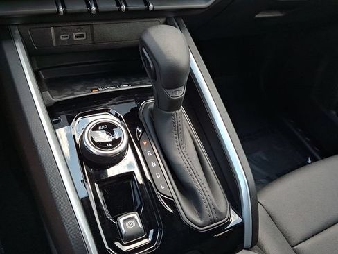 Used 2025 Chevrolet Colorado Trail Boss AWD/4WD image 14