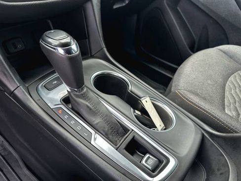 Used 2018 Chevrolet Equinox LT FWD image 19