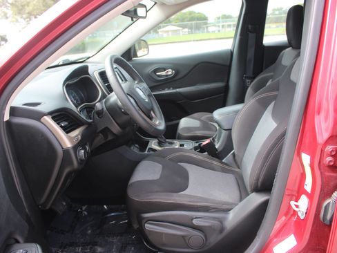 Used 2014 Jeep Cherokee Sport FWD image 10