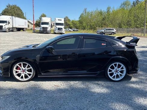 Used 2017 Honda Civic Type R image 2