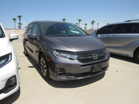 Used 2025 Honda Odyssey EX-L image 2