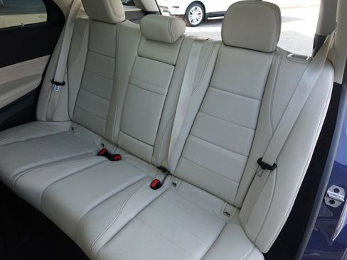 Used 2024 Mercedes-Benz GLE 350 4MATIC w/ AMG Line Exterior image 12