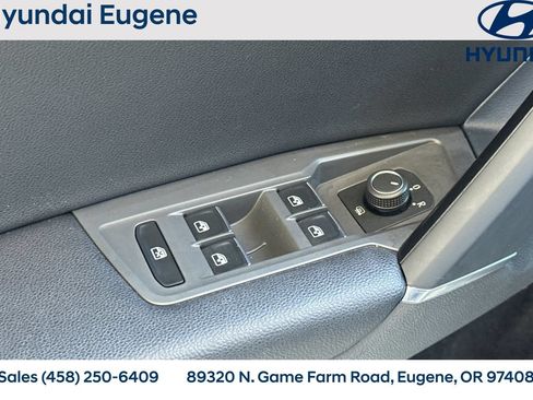 Used 2018 Volkswagen Tiguan SE FWD image 15