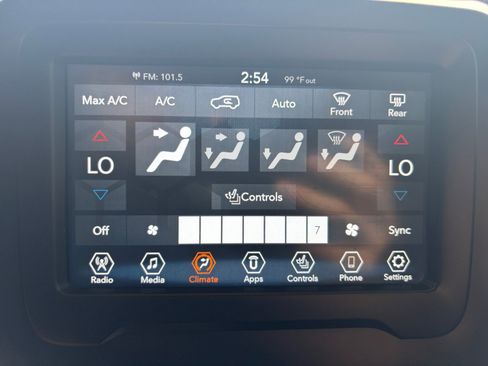 Used 2019 Jeep Renegade Limited AWD/4WD image 23