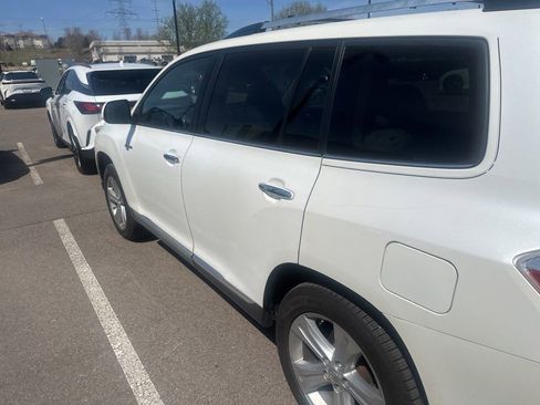Used 2012 Toyota Highlander Limited w/ Tow Pkg image 16