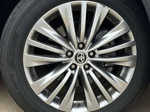 Used 2023 Toyota Highlander Platinum FWD image 11