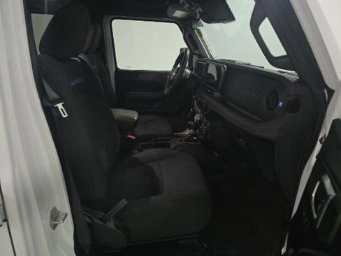 Used 2024 Jeep Wrangler Unlimited Rubicon 4xe image 9