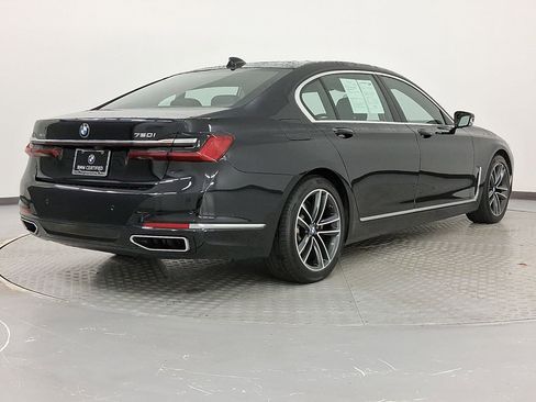 Certified 2022 BMW 750i xDrive w/ Luxury Rear Seating Package image 7