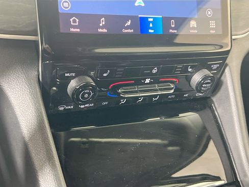 Used 2023 Jeep Grand Cherokee Limited w/ Trailer Tow Prep Group (B) AWD/4WD image 16