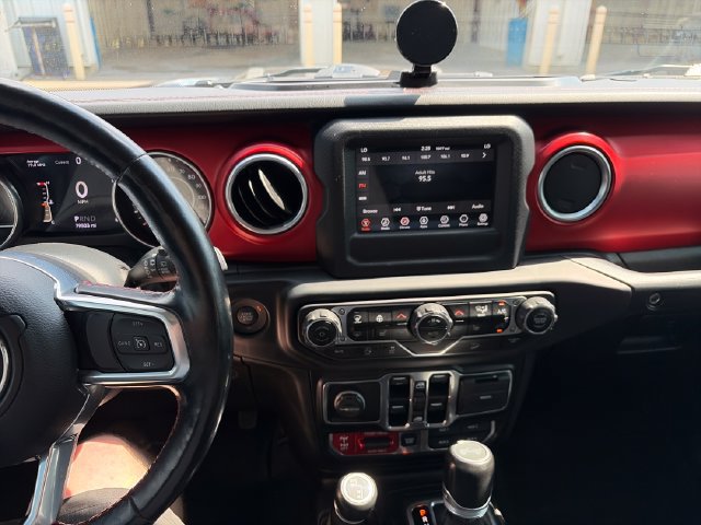 Used 2020 Jeep Wrangler Unlimited Rubicon w/ Cold Weather Group AWD/4WD image 17
