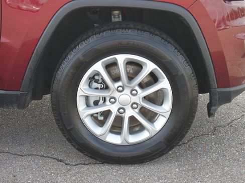 Used 2022 Jeep Grand Cherokee Laredo X RWD image 5