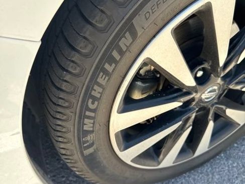 Used 2018 Nissan Altima 2.5 SL FWD image 18