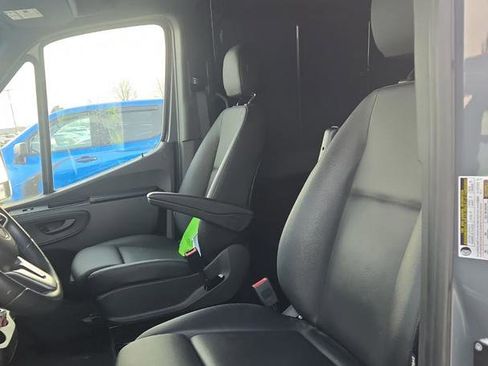 Used 2023 Mercedes-Benz Sprinter 2500 image 6