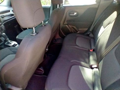 Used 2021 Jeep Renegade Latitude image 16