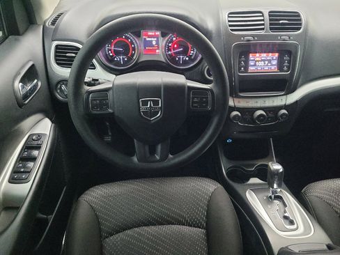 Used 2019 Dodge Journey SE FWD image 22
