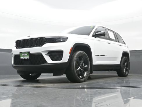 Used 2023 Jeep Grand Cherokee Altitude image 27