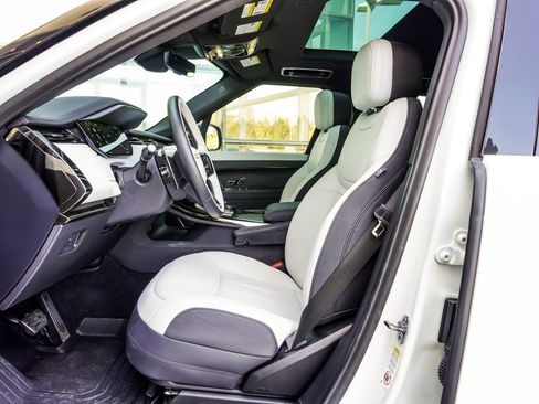 Used 2023 Land Rover Range Rover Sport SE Dynamic image 34