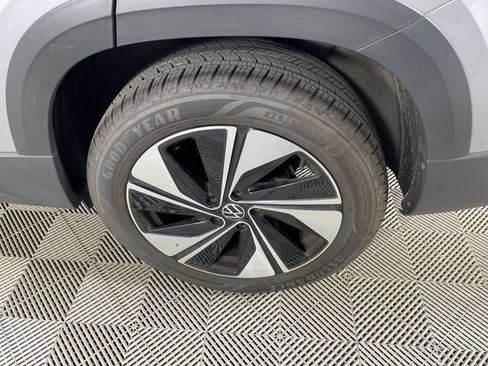 Used 2024 Volkswagen Taos SE AWD/4WD image 13