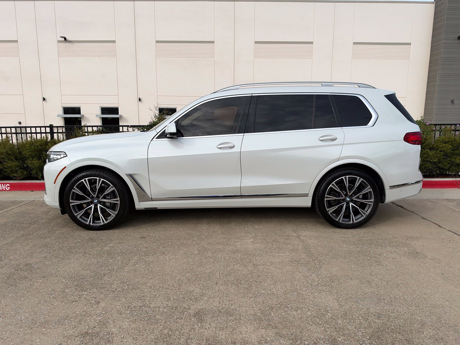 Used 2020 BMW X7 xDrive40i w/ Premium Package AWD/4WD image 5