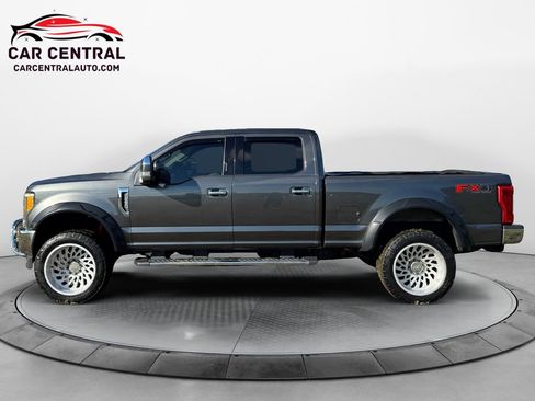 Used 2017 Ford F250 XLT w/ XLT Premium Package image 2