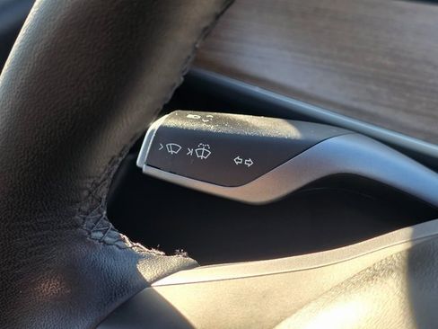 Used 2021 Tesla Model Y Long Range image 24