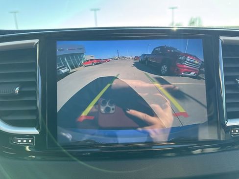 Certified 2024 Chrysler Pacifica Touring-L image 8