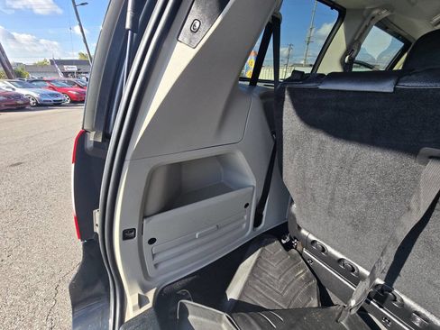 Used 2014 Chrysler Town & Country Touring-L w/ Driver Convenience Group image 34