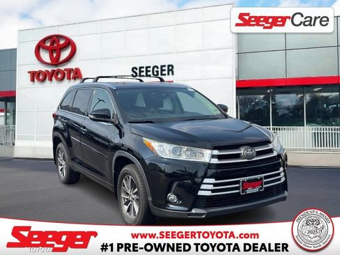 Used 2018 Toyota Highlander XLE w/ Protection Package #3 AWD/4WD image 1