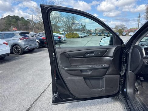 Used 2016 GMC Acadia SLE FWD image 13