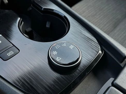 Used 2023 Nissan Rogue SV image 29