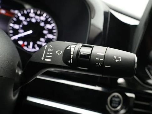 Used 2024 Nissan Pathfinder SV FWD image 26
