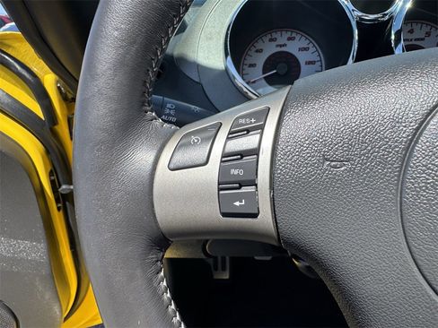 Used 2009 Pontiac Solstice Convertible w/ Premium Package image 25