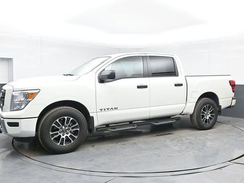 Used 2024 Nissan Titan SV w/ Accessory Utility Package image 6