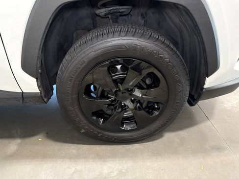 Used 2022 Toyota RAV4 LE AWD/4WD image 16