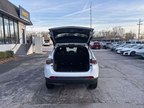 Used 2025 Jeep Compass Limited image 30