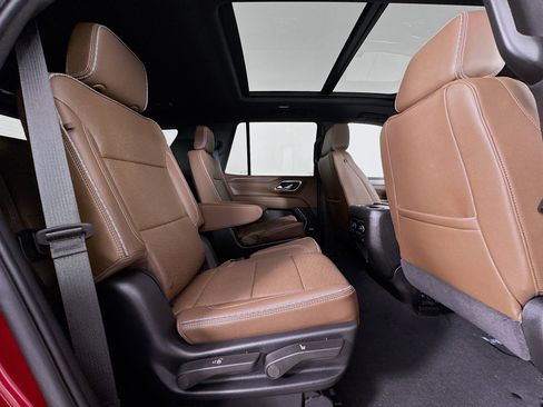 Used 2024 Chevrolet Tahoe High Country AWD/4WD image 30