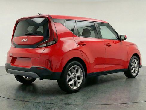 Used 2025 Kia Soul LX w/ LX Technology Package FWD image 9