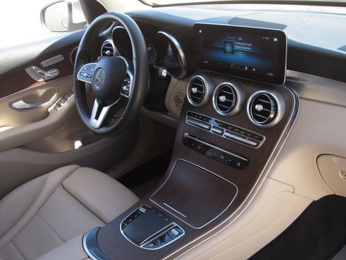 Used 2022 Mercedes-Benz GLC 300 w/ Premium Package Lite image 9