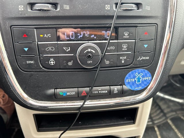 Used 2016 Chrysler Town & Country Touring-L FWD image 24