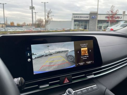 Used 2025 Hyundai Elantra SEL image 17