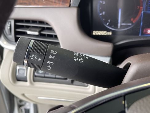 Used 2013 Cadillac XTS Platinum image 26