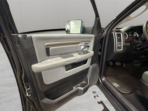 Used 2017 RAM 1500 Classic SLT image 24