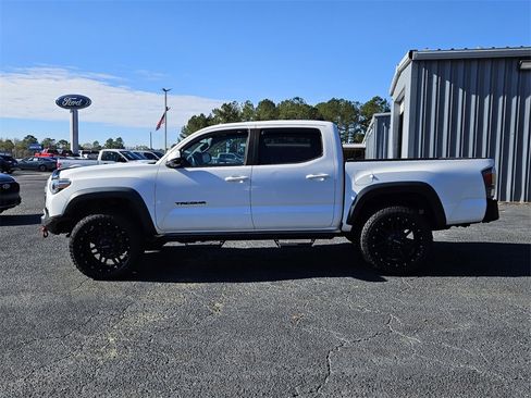 Used 2020 Toyota Tacoma TRD Off-Road image 4