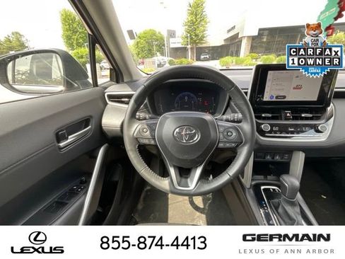 Used 2025 Toyota Corolla Cross XLE AWD/4WD image 15