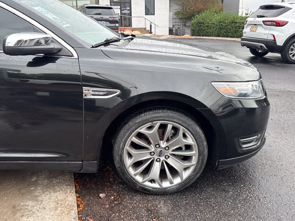 Used 2015 Ford Taurus Limited FWD image 29