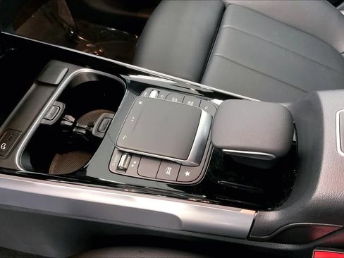 Certified 2022 Mercedes-Benz GLB 250 GLB 250 image 17