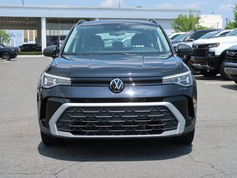 Used 2025 Volkswagen Taos S FWD image 3