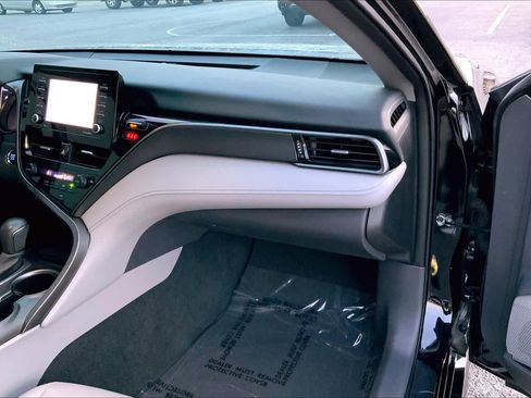 Used 2024 Toyota Camry SE image 18